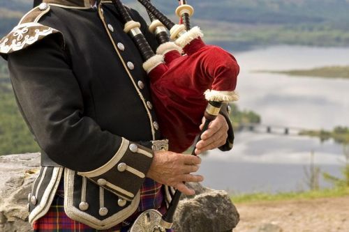 program idea scotland welcome by scottish pipers